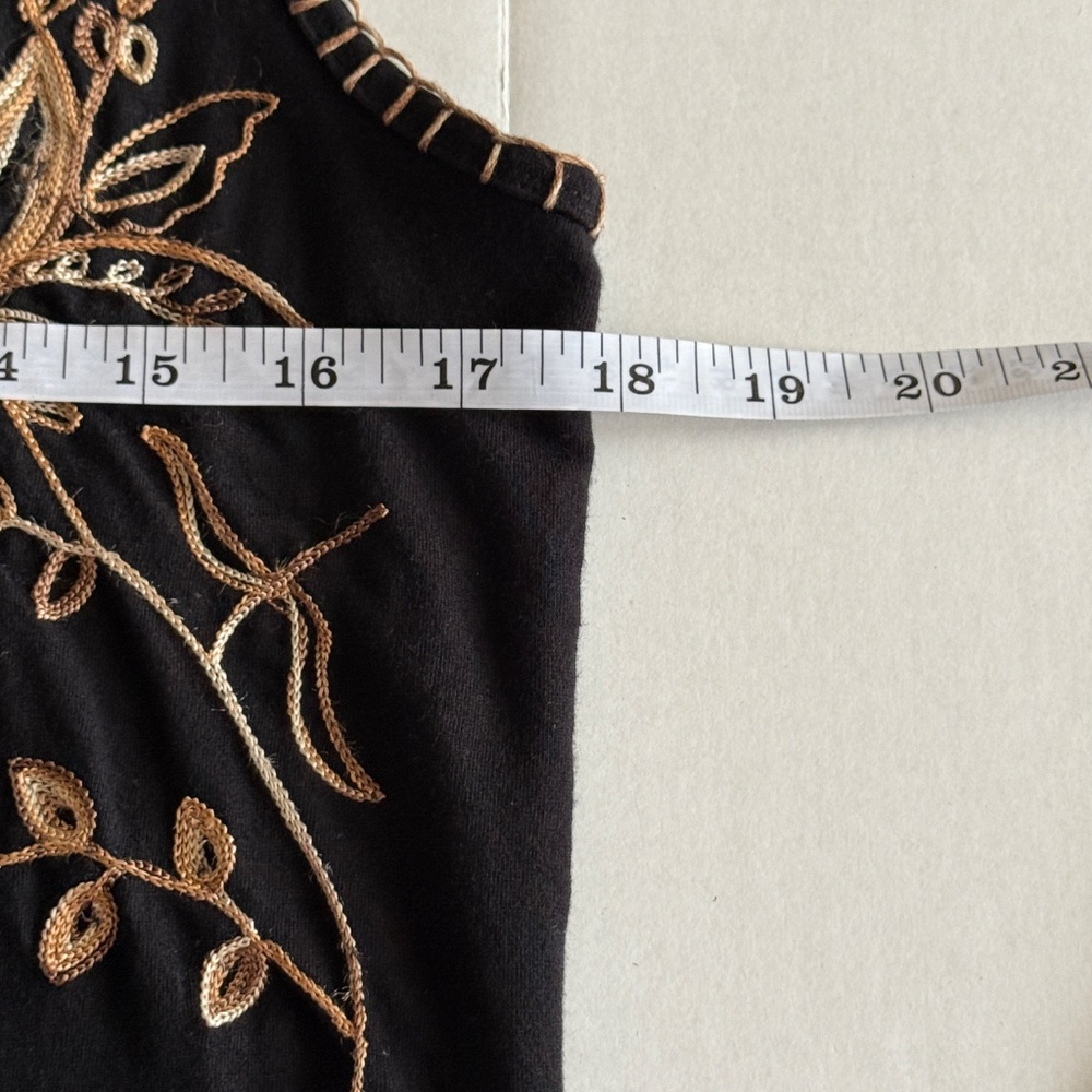 West End Embroidered Tank size Medium - Picture 5 of 10